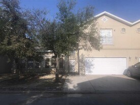411 Shiloh Dr in Laredo, TX - Building Photo
