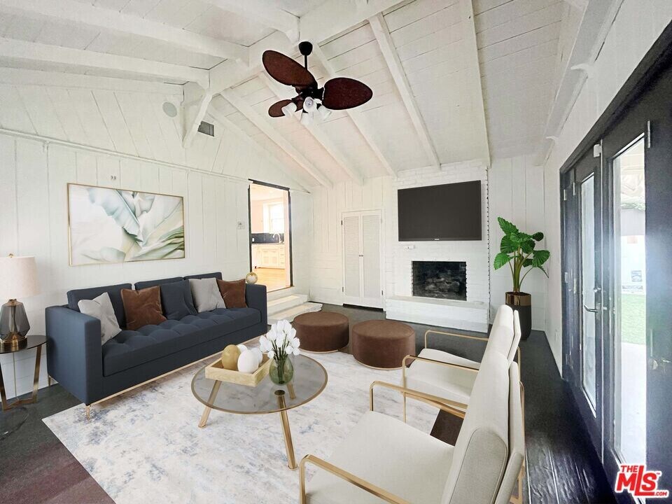 4555 Van Noord Ave in Los Angeles, CA - Building Photo