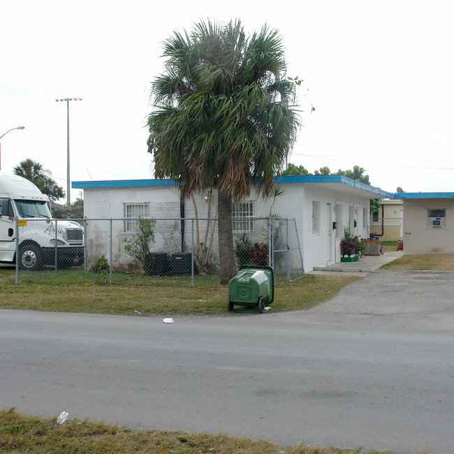 1101-1111 SW 2nd St in Homestead, FL - Foto de edificio - Building Photo