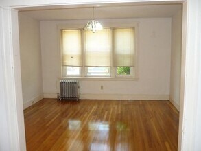 233 Freeman St, Unit 2 in Brookline, MA - Building Photo - Building Photo