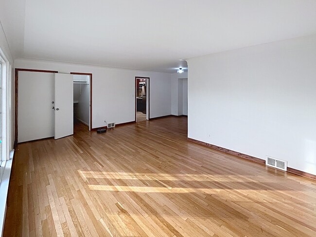 18411 Chagrin Blvd in Shaker Heights, OH - Building Photo - Building Photo