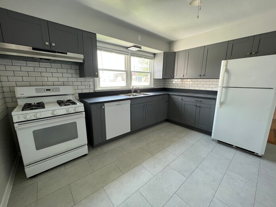 4750 S Pulaski Rd in Chicago, IL - Building Photo