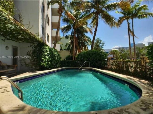 1025 Alton Rd, Unit 507 in Miami Beach, FL - Building Photo - Building Photo