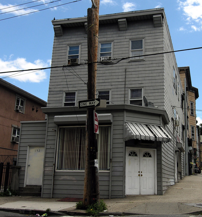 190 Linden St in Yonkers, NY - Building Photo - Building Photo