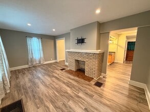 559 E Chestnut St in Lancaster, OH - Building Photo - Building Photo