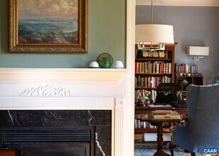 935 Garth Rd in Charlottesville, VA - Foto de edificio - Building Photo