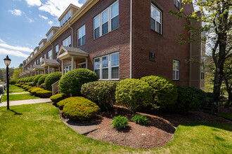 Powder Mill Square in Andover, MA - Foto de edificio - Building Photo