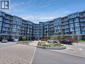 2501 Saw Whet Blvd. in Oakville, ON - Building Photo