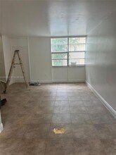 6100 SW 68th St in South Miami, FL - Building Photo - Building Photo