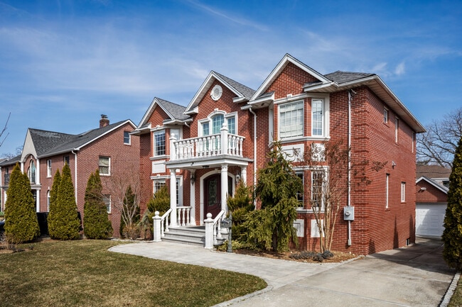 45 Nassau Rd in Great Neck, NY - Building Photo - Building Photo