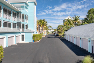 Bonita Beachwalk Condominium in Bonita Springs, FL - Foto de edificio - Building Photo