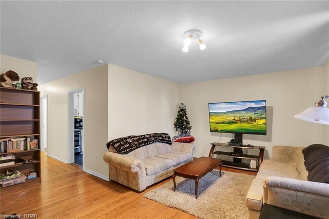 329 Salisbury St in London, ON - Building Photo - Building Photo