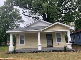 1545 Oakwood St in Memphis, TN - Building Photo