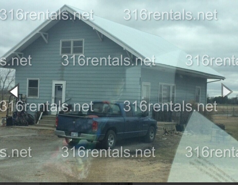 1201 Hoch in Moundridge, KS - Foto de edificio