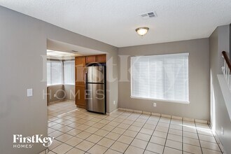 7118 Shadow Crest Dr in Las Vegas, NV - Foto de edificio - Building Photo