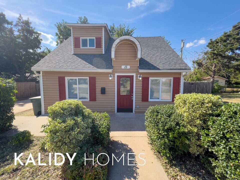 15 S Walnut St in Edmond, OK - Building Photo