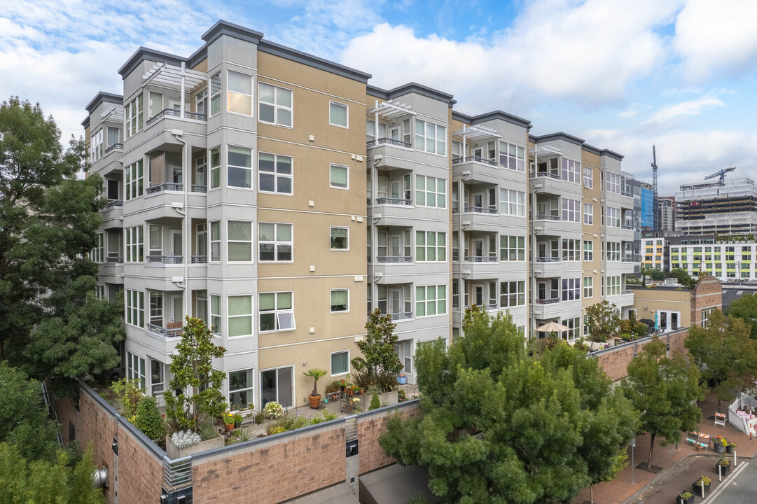 The McKee Condominium in Bellevue, WA - Building Photo