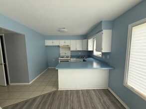 34114 N White Oak Ln in Gurnee, IL - Building Photo - Building Photo