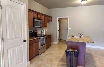 704 Darlington Dr in Fredericksburg, TX - Building Photo - Building Photo