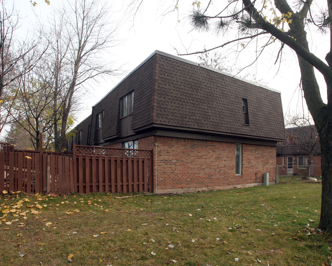 3198 Prospect St in Burlington, ON - Building Photo - Building Photo