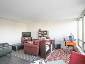 1451 E 55th St, Unit 423N in Chicago, IL - Building Photo - Building Photo