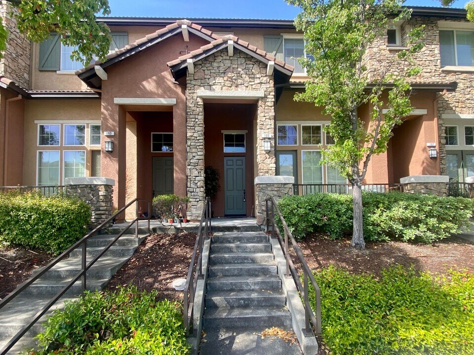 105 Holly Terrace in Sunnyvale, CA - Building Photo