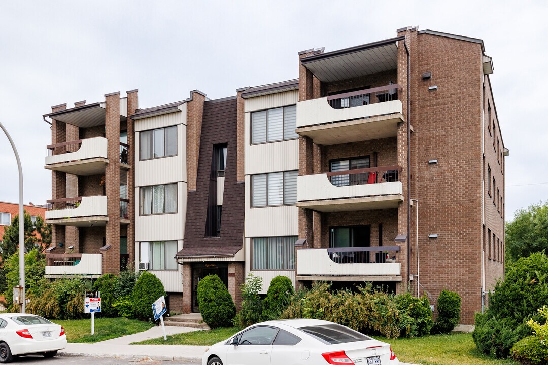 Azalée in Laval, QC - Building Photo