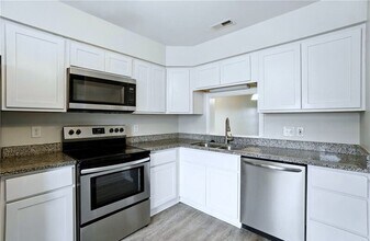 2333 Meadows Landing in Chesapeake, VA - Building Photo - Building Photo