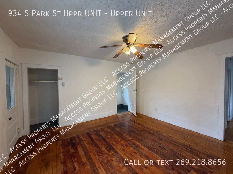 934 S Park St in Kalamazoo, MI - Building Photo