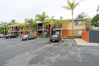The Vintage for Seniors 62 or better ! in Westminster, CA - Foto de edificio - Building Photo