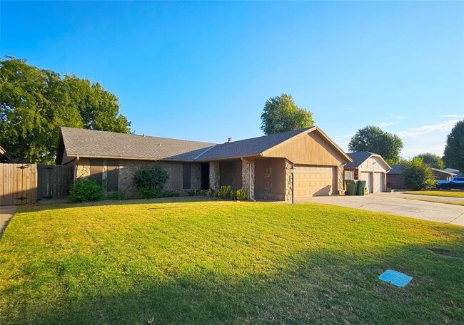 211 Redbud St in Yukon, OK - Building Photo - Building Photo
