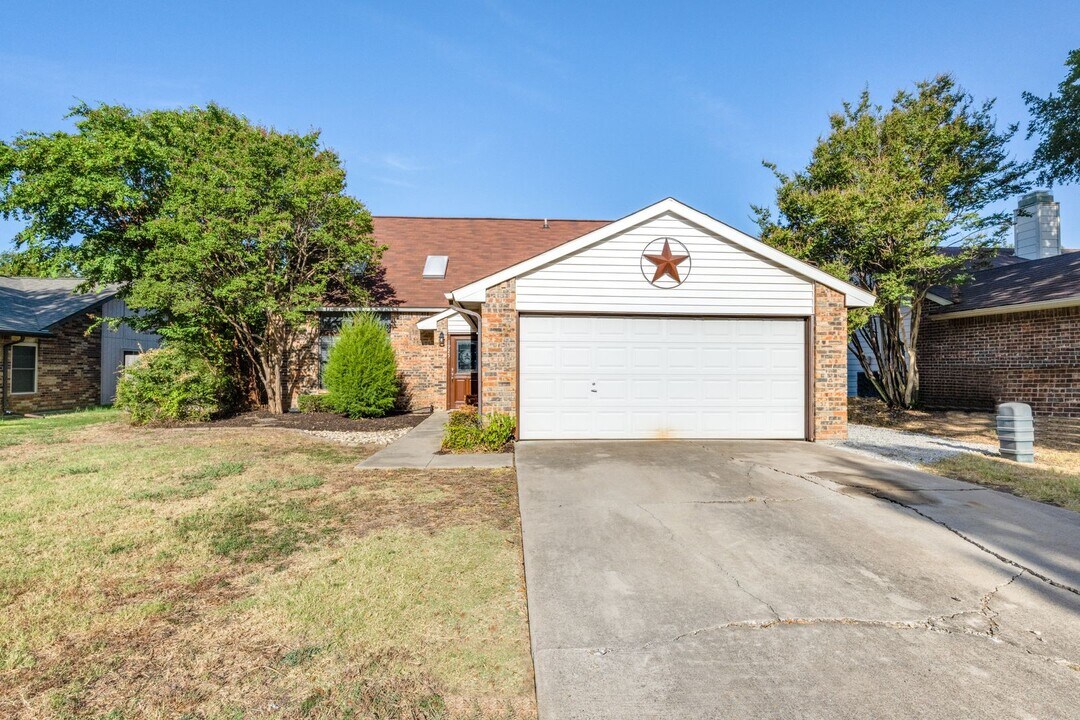 1925 Parkside Dr in Denton, TX - Foto de edificio