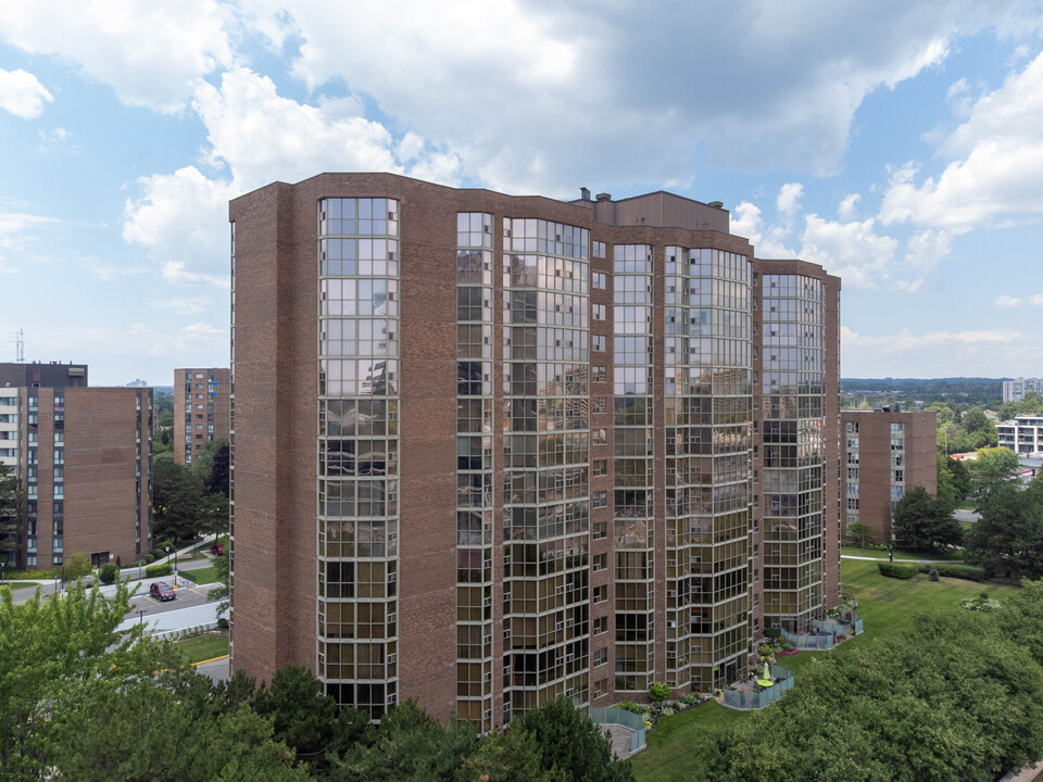 20 Baif Blvd in Richmond Hill, ON - Building Photo