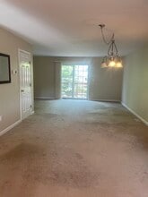 560 Silver Sands Rd in East Haven, CT - Building Photo - Building Photo