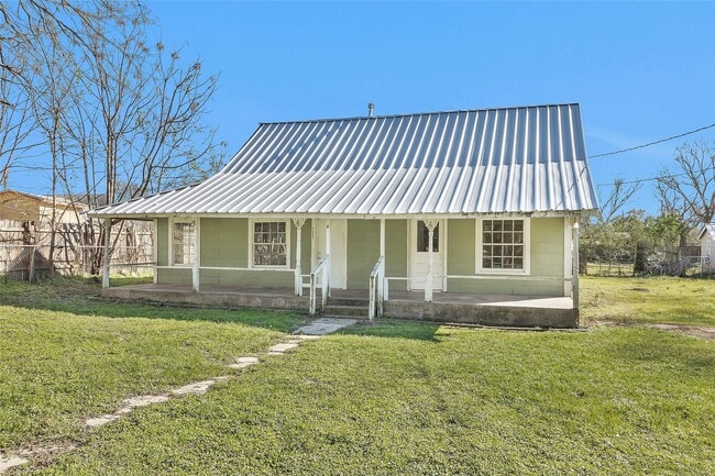 203 W Powell St in Willis, TX - Building Photo - Building Photo