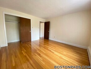 898 Massachusetts Ave, Unit 21 in Arlington, MA - Building Photo - Building Photo