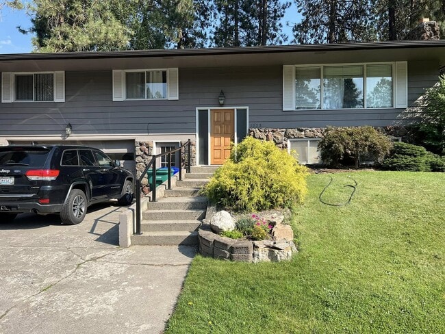 property at 1223 W Bellwood Dr