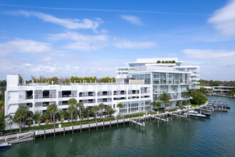 Ritz-Carlton Residences Miami Beach in Miami Beach, FL - Building Photo - Building Photo