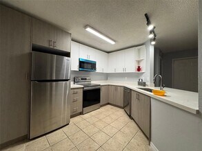 4025 W McNab Rd, Unit 212E in Pompano Beach, FL - Building Photo - Building Photo