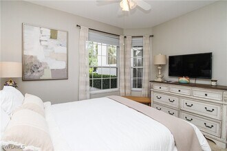 8217 Parkstone Pl in Naples, FL - Foto de edificio - Building Photo