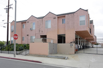 Silverwood Apartments in Santa Ana, CA - Building Photo - Building Photo