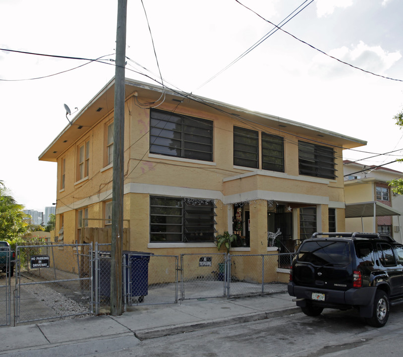 115 SW 11th Ave in Miami, FL - Building Photo