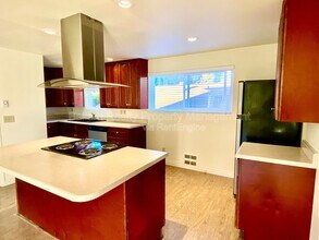 1476 NW 70th St in Seattle, WA - Building Photo - Building Photo