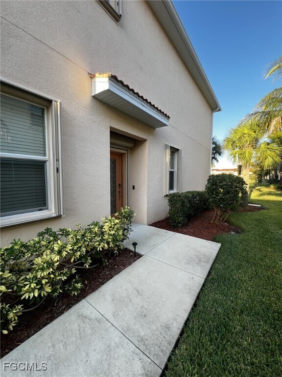 10201 Via Colomba Circle in Ft. Myers, FL - Building Photo - Building Photo