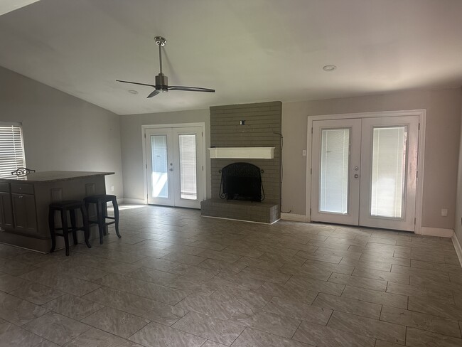 13822 Chalmette Ave in Baton Rouge, LA - Building Photo - Building Photo