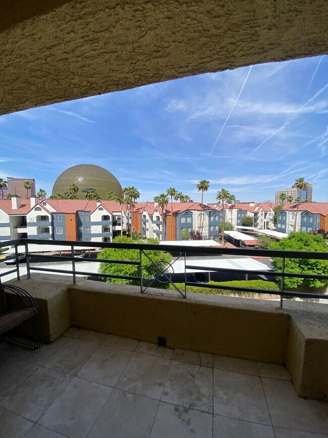 210 E Flamingo Rd in Las Vegas, NV - Building Photo - Building Photo