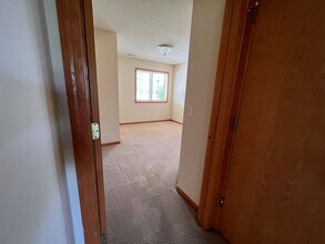 309 Williamsburg Pl in New Richmond, WI - Building Photo - Building Photo