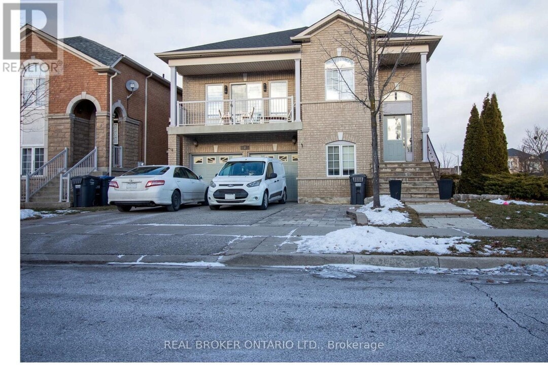 2 Sir Jacobs Crescent in Brampton, ON - Building Photo