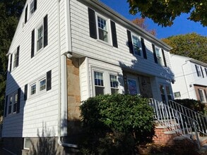 27 Clearwater Dr in Boston, MA - Foto de edificio - Building Photo
