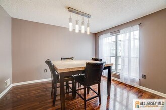 115 Albury Way in North Brunswick, NJ - Building Photo - Building Photo